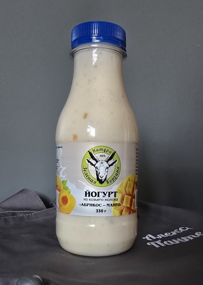Йогурт из козьего молока "Абрикос-манго". Массовая доля жира 1.5%.