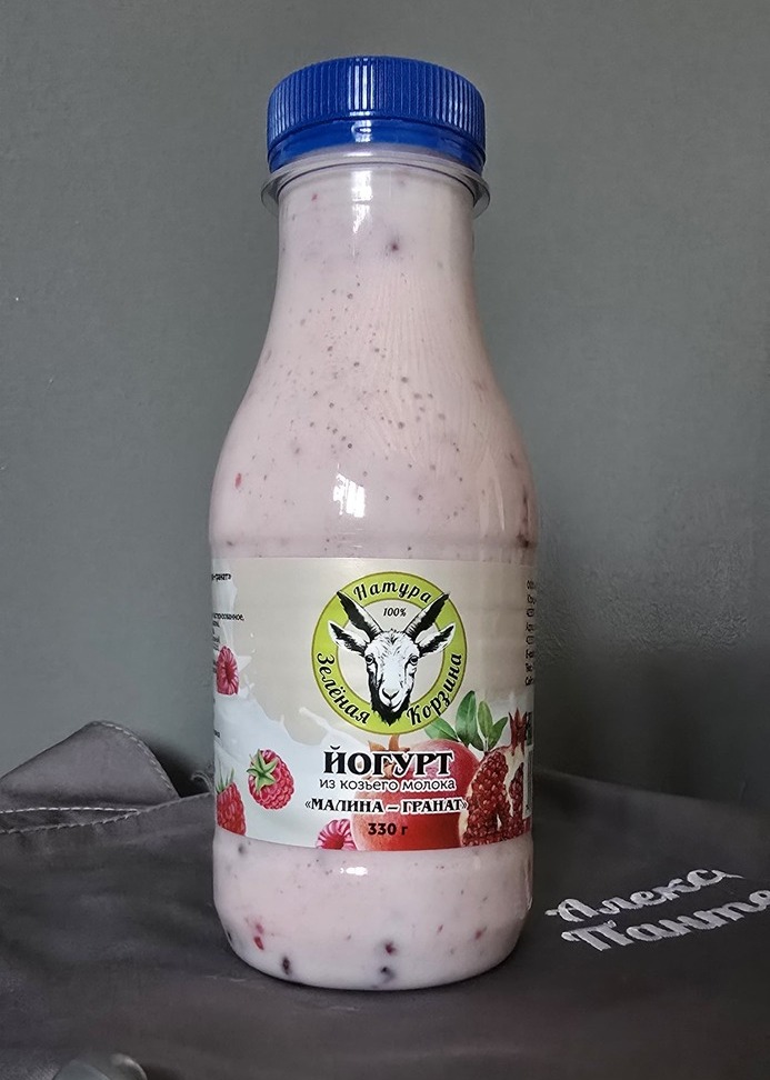 Йогурт из козьего молока "Малина-гранат". Массовая доля жира 1.5 %.